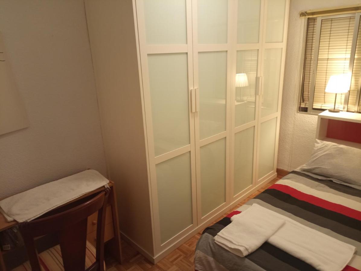 2-Centro Hab Compartida Masculina 8X Bed and Breakfast Madrid Eksteriør billede