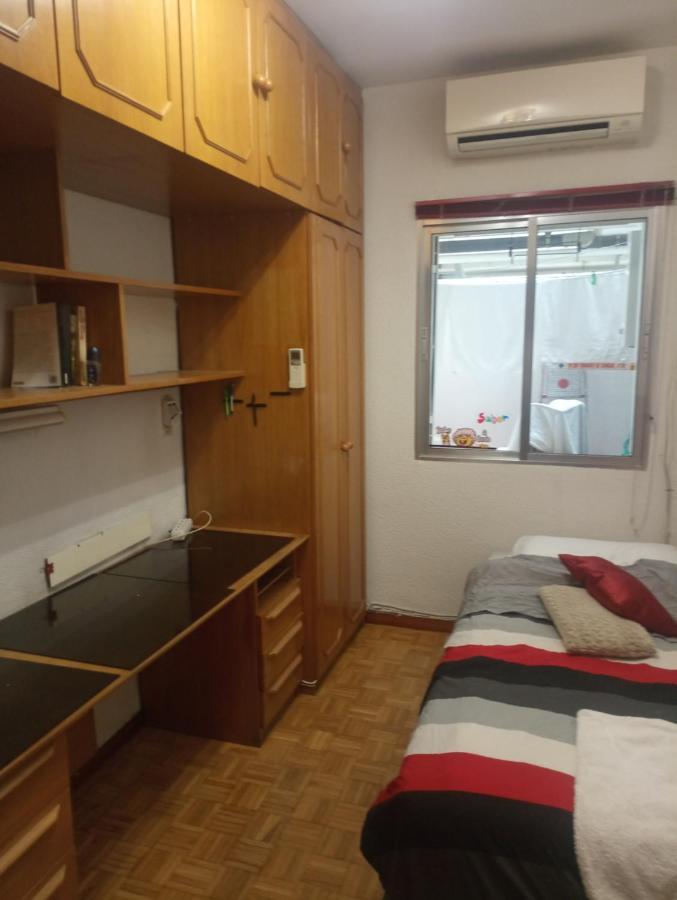 2-Centro Hab Compartida Masculina 8X Bed and Breakfast Madrid Eksteriør billede