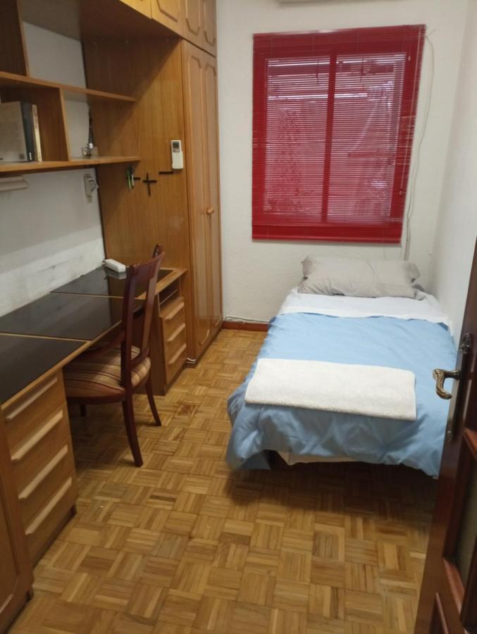 2-Centro Hab Compartida Masculina 8X Bed and Breakfast Madrid Eksteriør billede